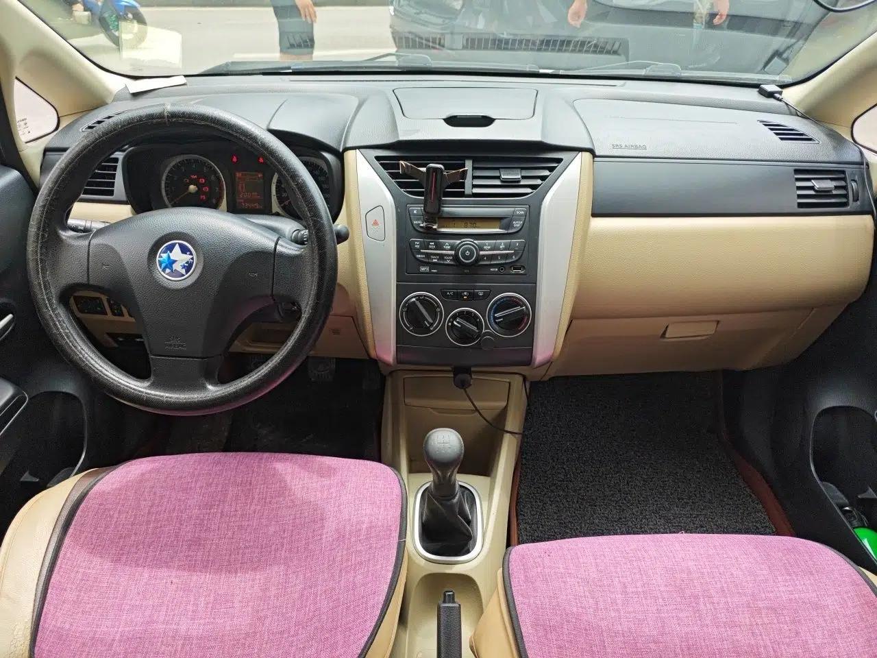 Venucia R50 2013 1.6L Manual Fashion Edition — миниатюра 9
