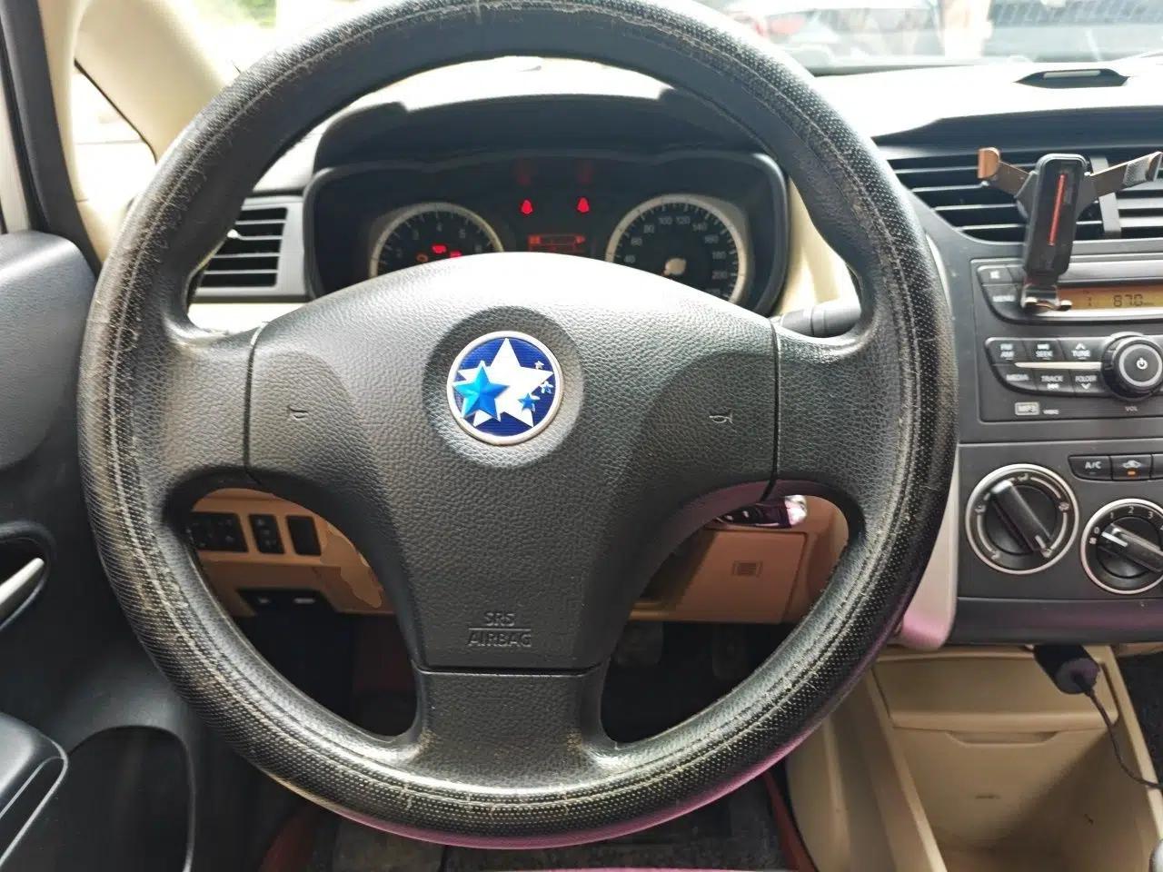 Venucia R50 2013 1.6L Manual Fashion Edition — миниатюра 10
