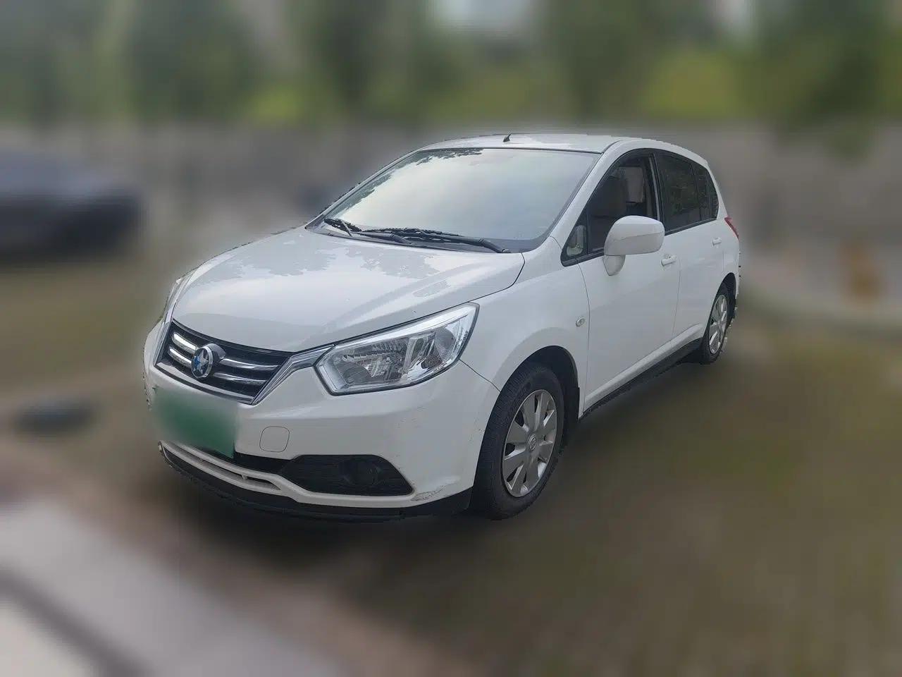 Venucia R50 2015 1.6L Manual Fashion Edition — миниатюра 1