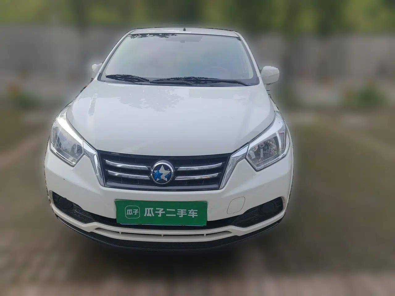 Venucia R50 2015 1.6L Manual Fashion Edition — миниатюра 2