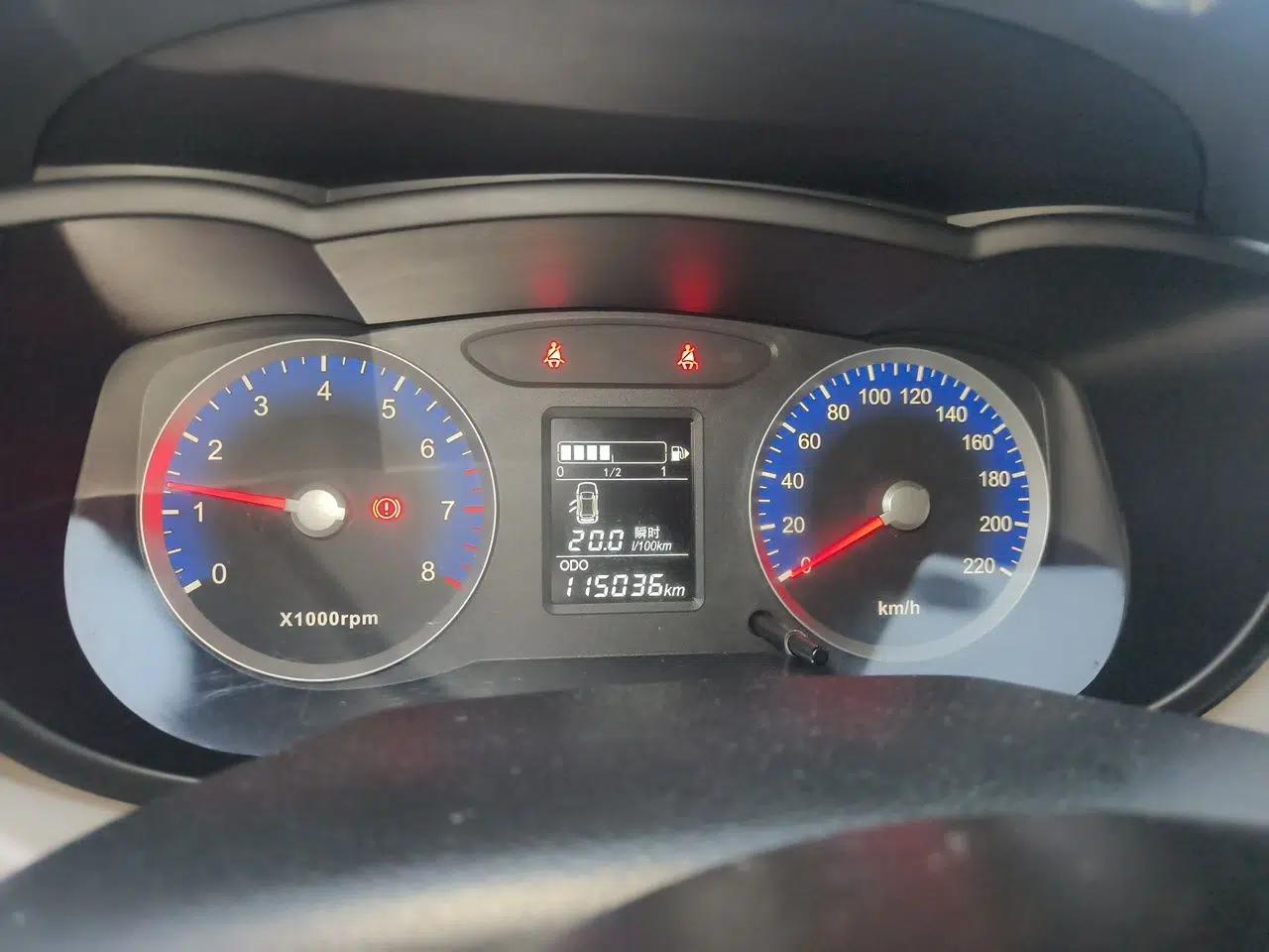 Venucia R50 2015 1.6L Manual Fashion Edition — миниатюра 11
