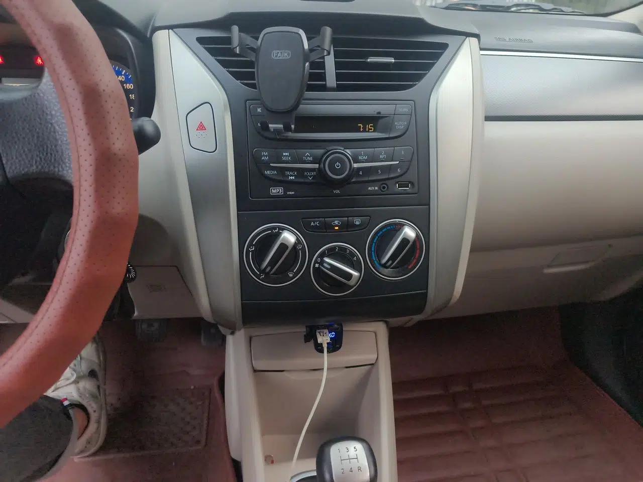 Venucia R50 2015 1.6L Manual Fashion Edition — миниатюра 13
