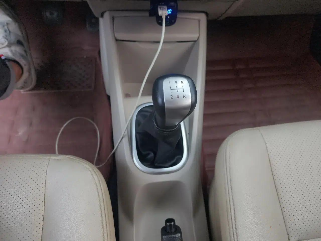 Venucia R50 2015 1.6L Manual Fashion Edition — миниатюра 14