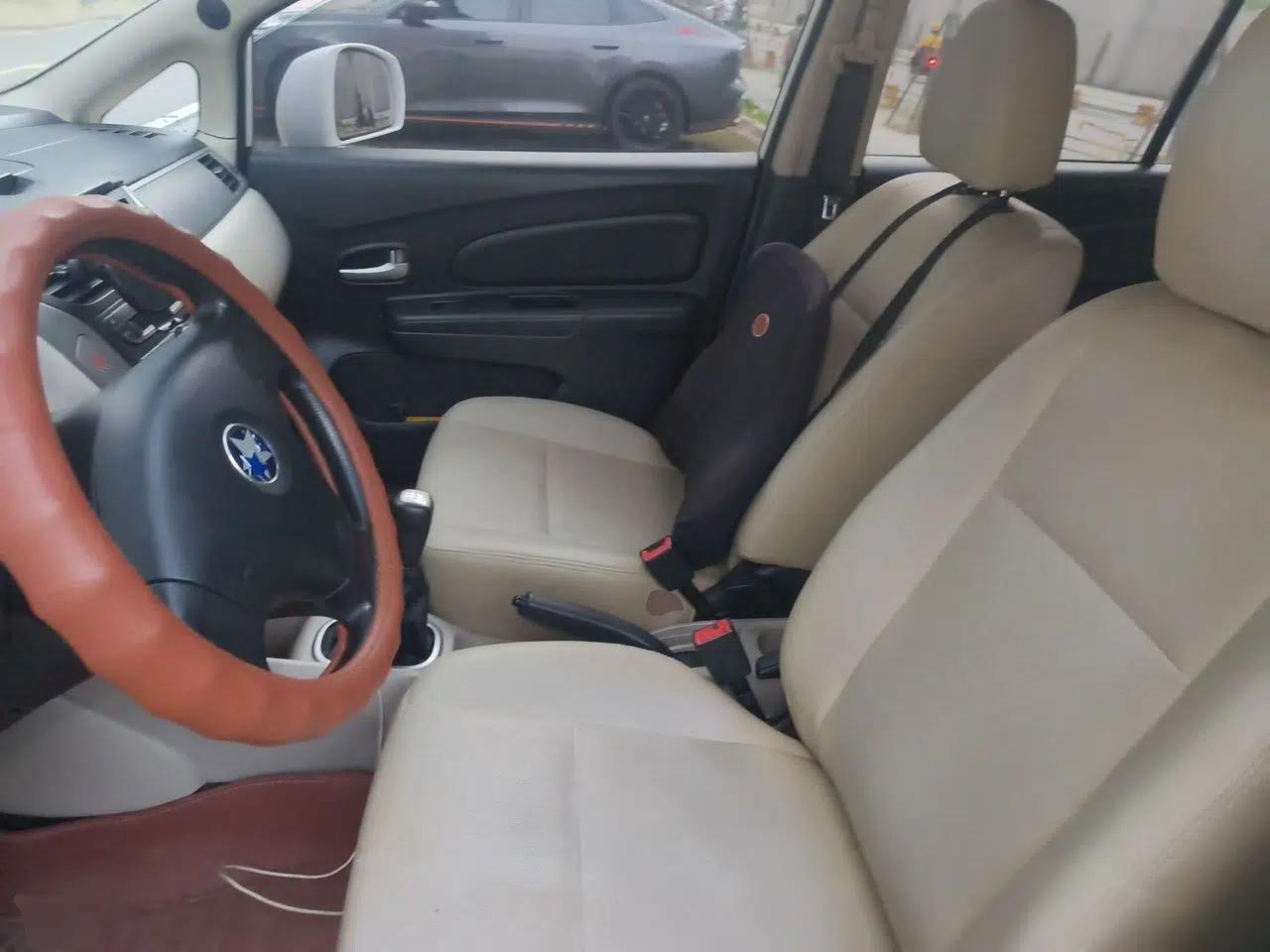 Venucia R50 2015 1.6L Manual Fashion Edition — миниатюра 15