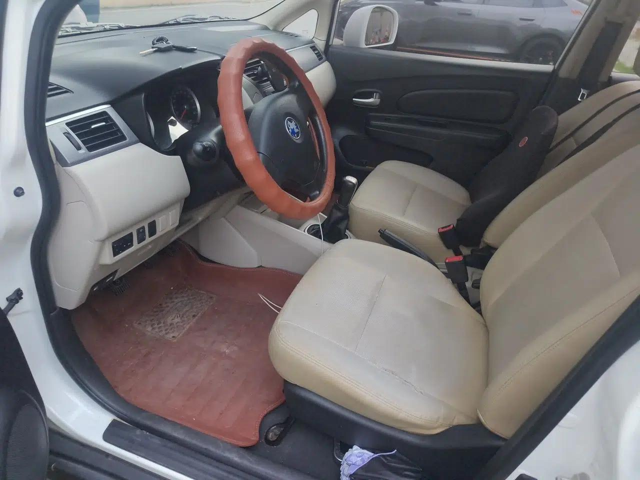 Venucia R50 2015 1.6L Manual Fashion Edition — миниатюра 16