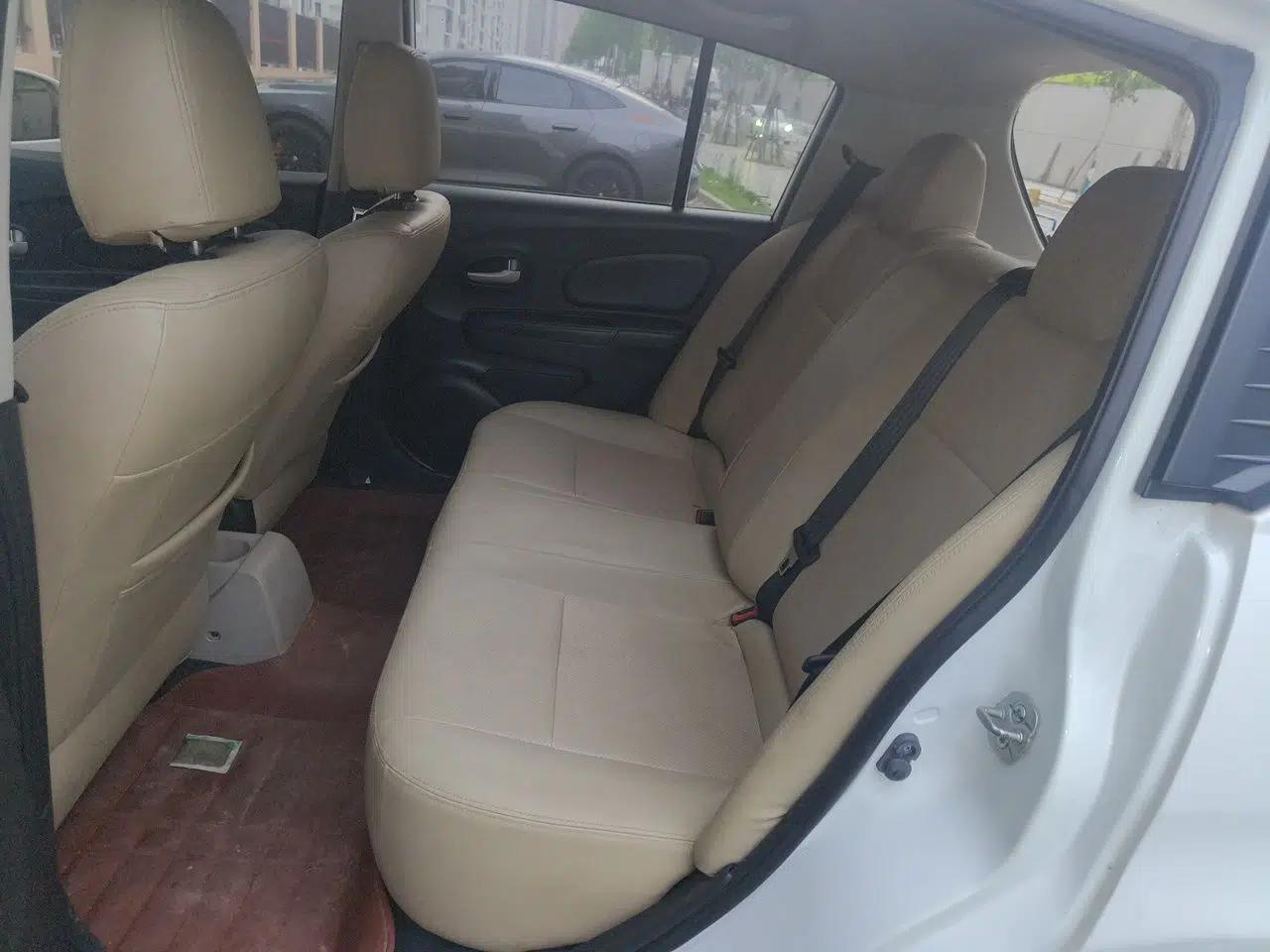 Venucia R50 2015 1.6L Manual Fashion Edition — миниатюра 17