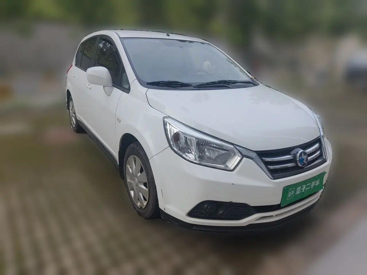 Venucia R50 2015 1.6L Manual Fashion Edition — миниатюра 3