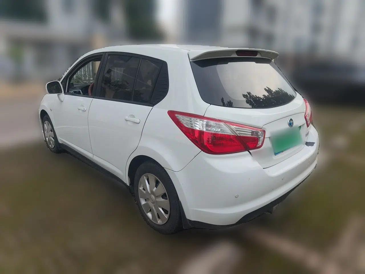 Venucia R50 2015 1.6L Manual Fashion Edition — миниатюра 4