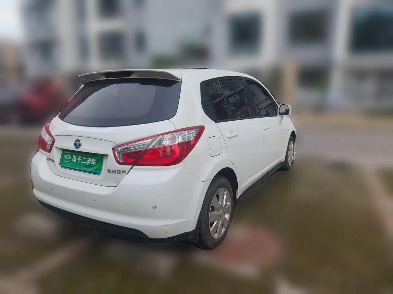 Venucia R50 2015 1.6L Manual Fashion Edition — миниатюра 6