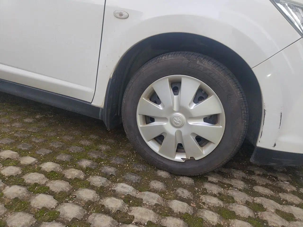 Venucia R50 2015 1.6L Manual Fashion Edition — миниатюра 8