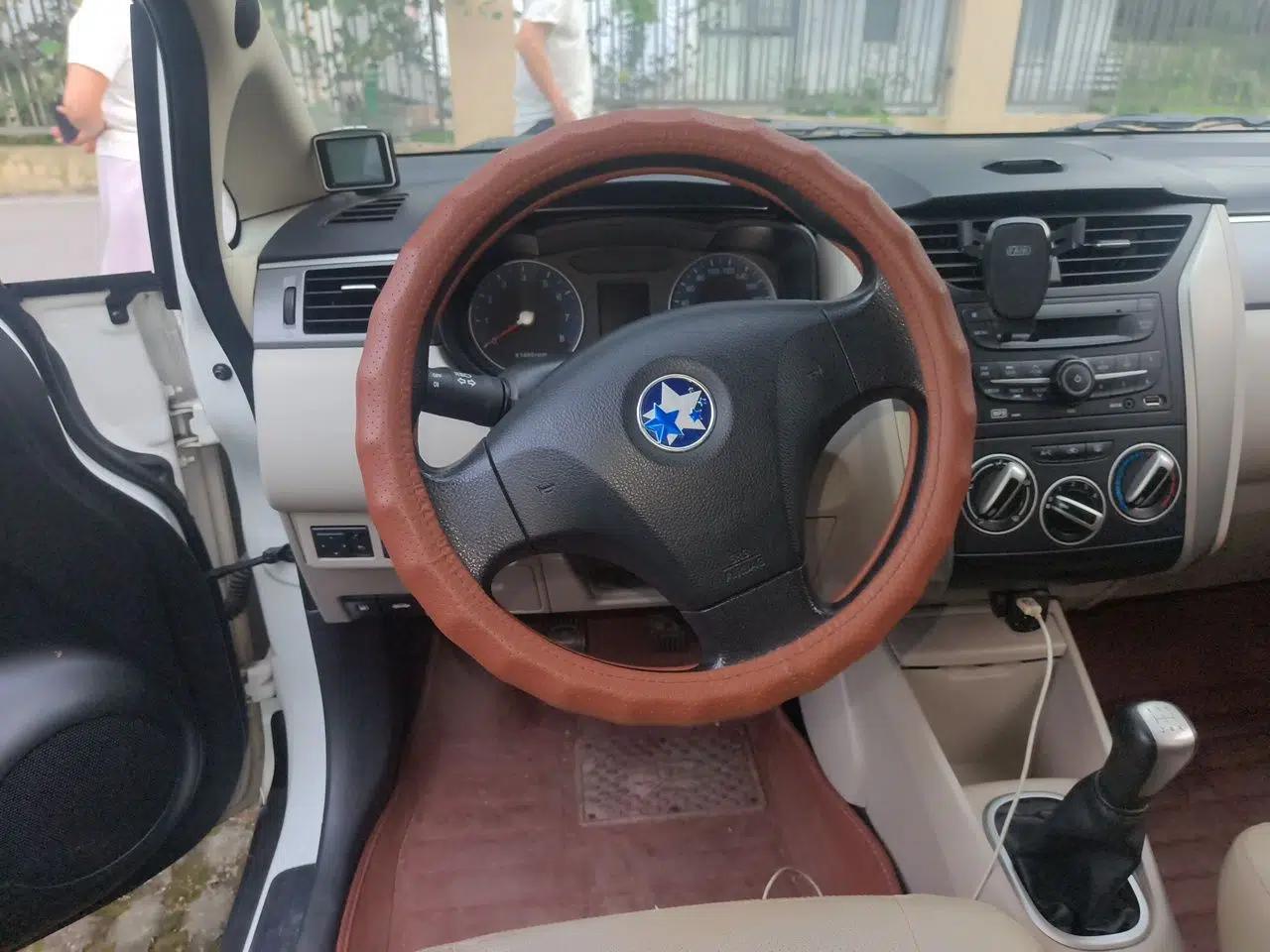 Venucia R50 2015 1.6L Manual Fashion Edition — миниатюра 10