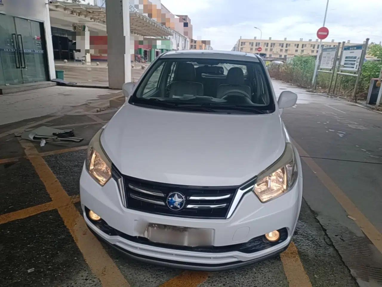 Venucia D50 2015 1.6L Manual Luxury Edition — миниатюра 2