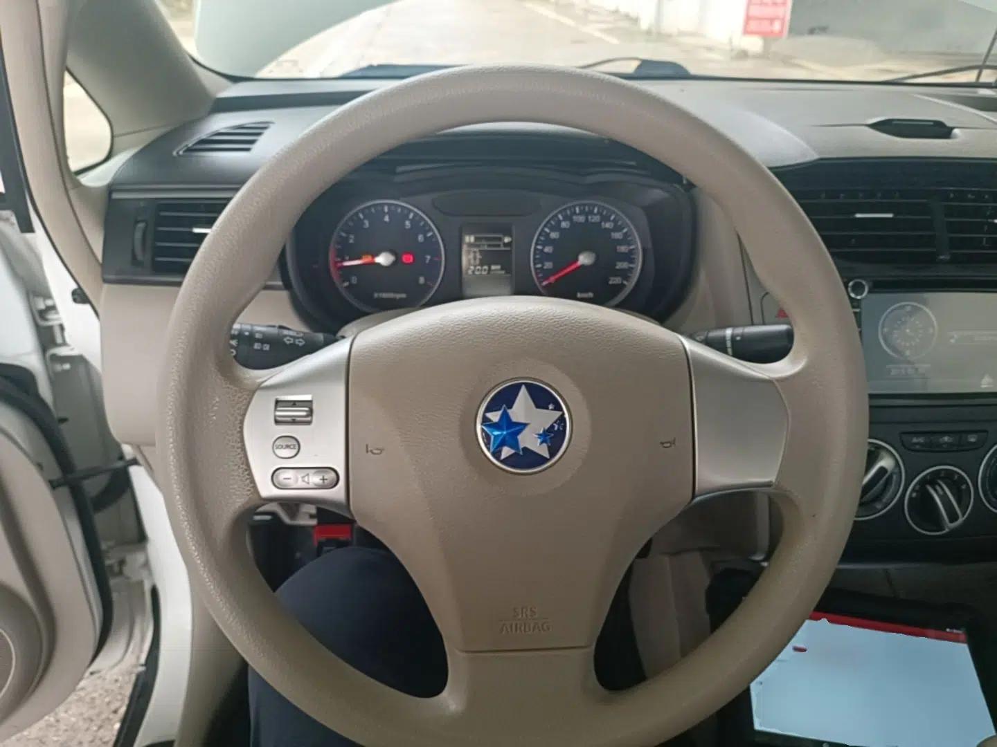 Venucia D50 2015 1.6L Manual Luxury Edition — миниатюра 13