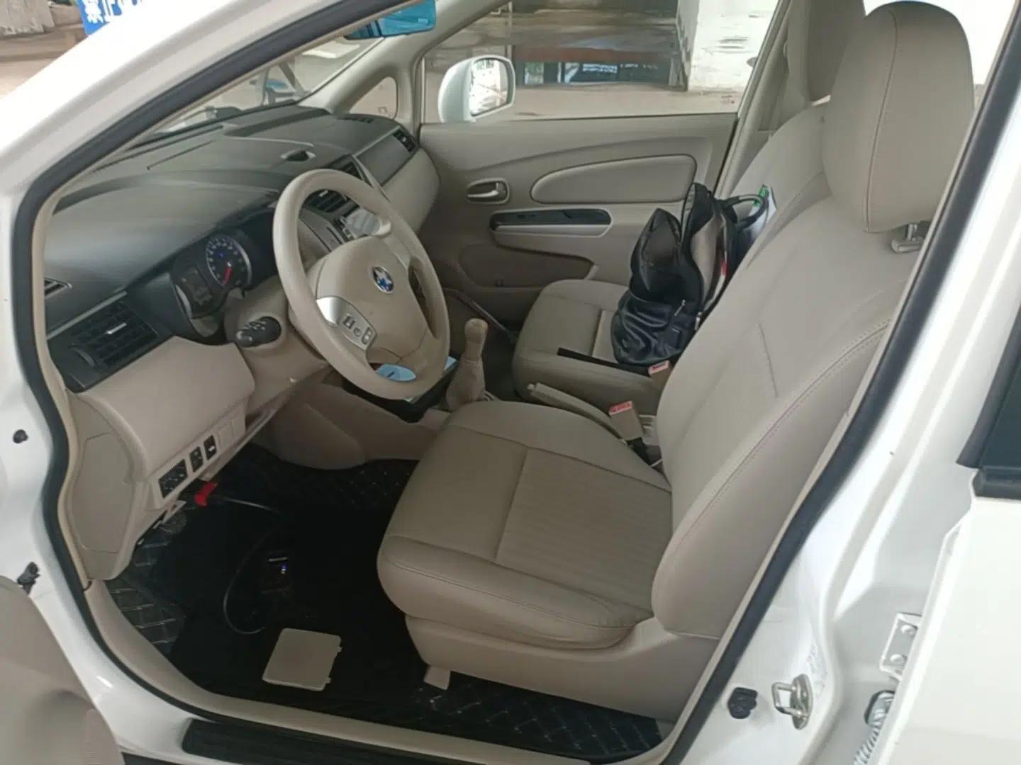Venucia D50 2015 1.6L Manual Luxury Edition — миниатюра 17