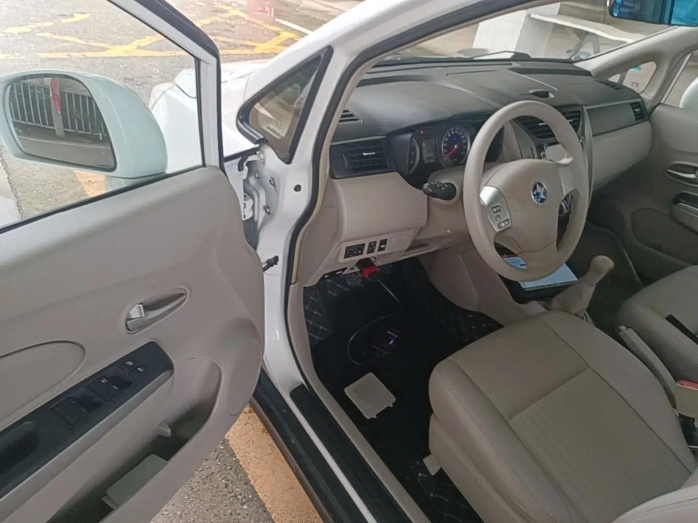 Venucia D50 2015 1.6L Manual Luxury Edition — миниатюра 18