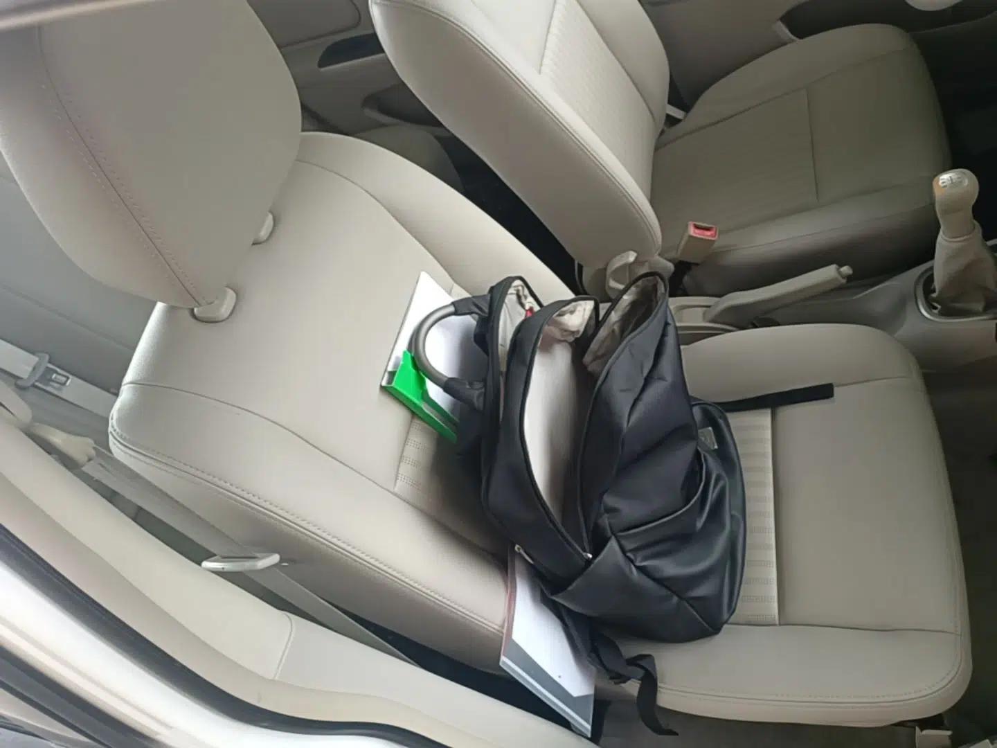 Venucia D50 2015 1.6L Manual Luxury Edition — миниатюра 19