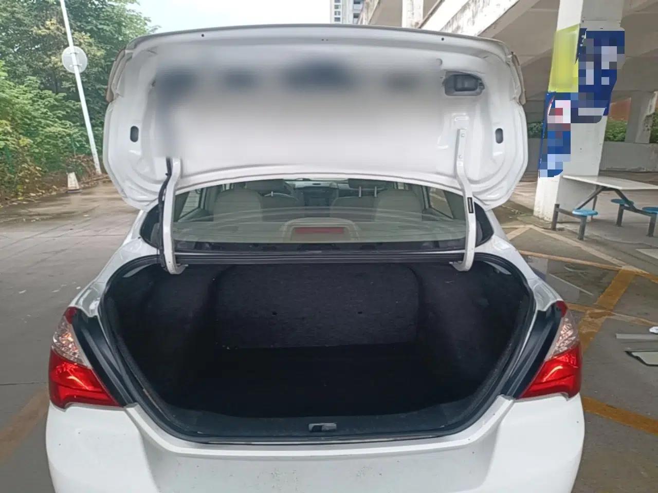 Venucia D50 2015 1.6L Manual Luxury Edition — миниатюра 22