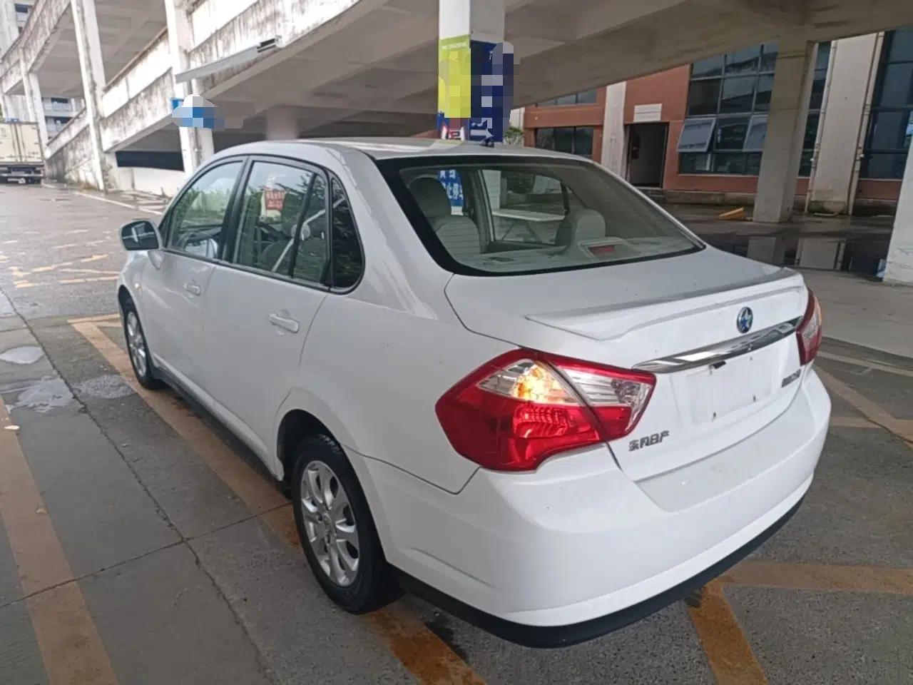Venucia D50 2015 1.6L Manual Luxury Edition — миниатюра 4