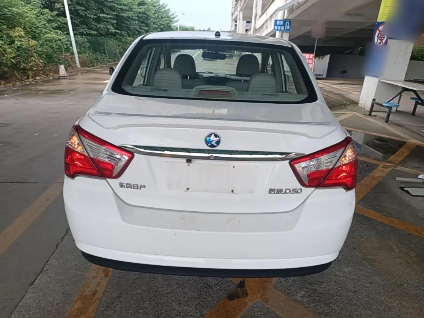 Venucia D50 2015 1.6L Manual Luxury Edition — миниатюра 5