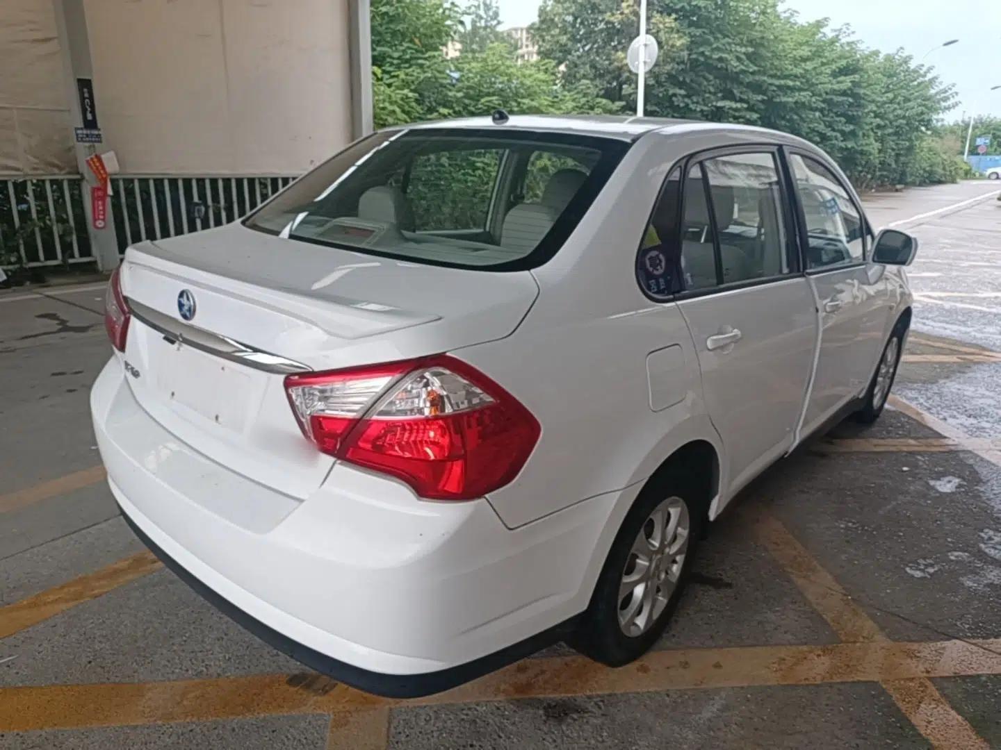 Venucia D50 2015 1.6L Manual Luxury Edition — миниатюра 6