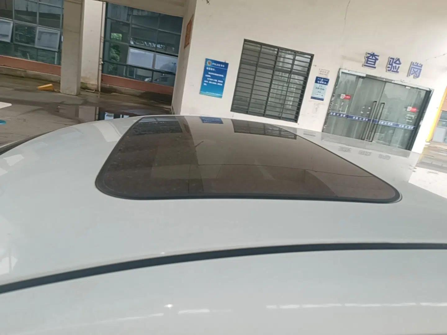 Venucia D50 2015 1.6L Manual Luxury Edition — миниатюра 7