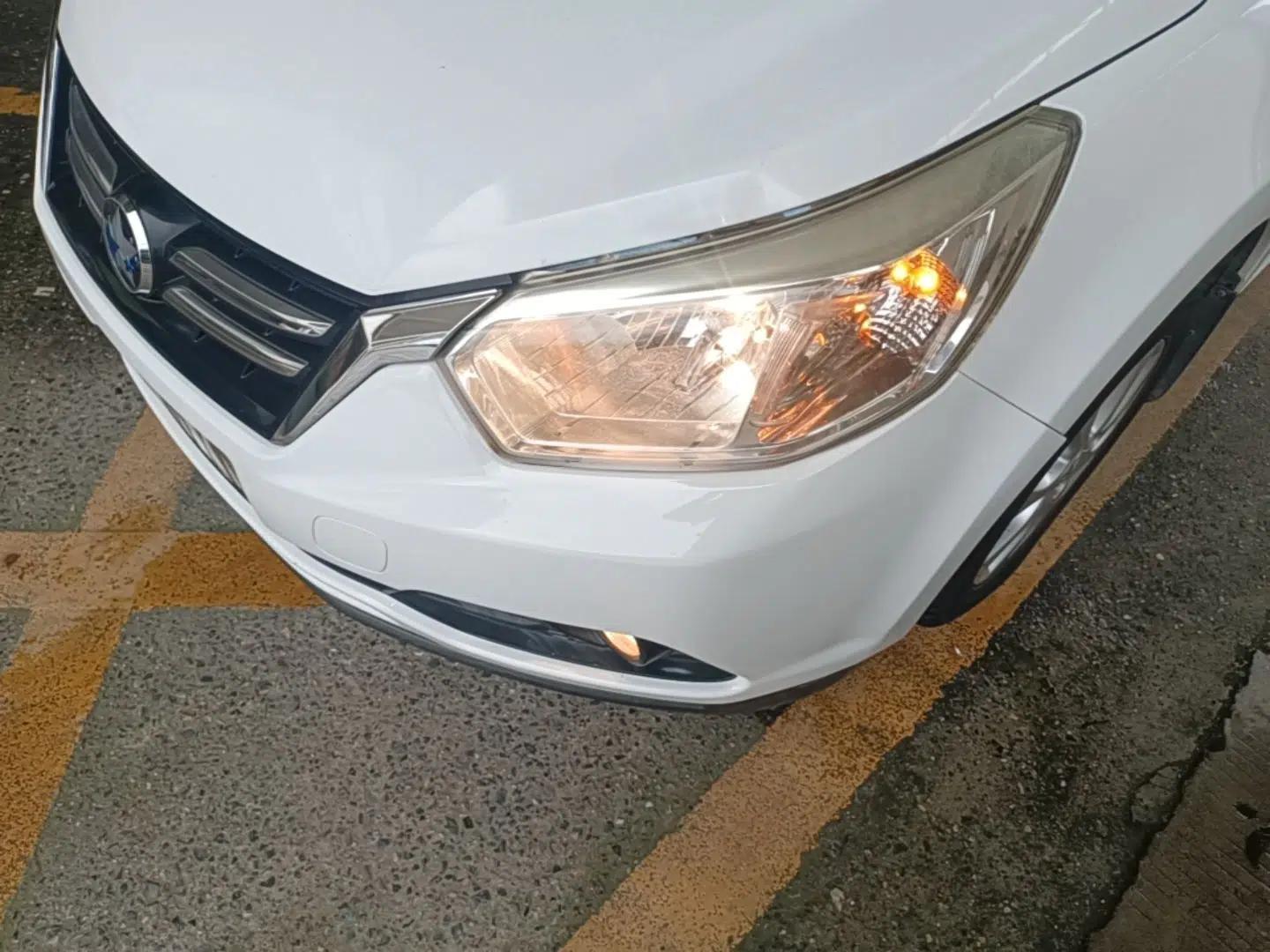 Venucia D50 2015 1.6L Manual Luxury Edition — миниатюра 8