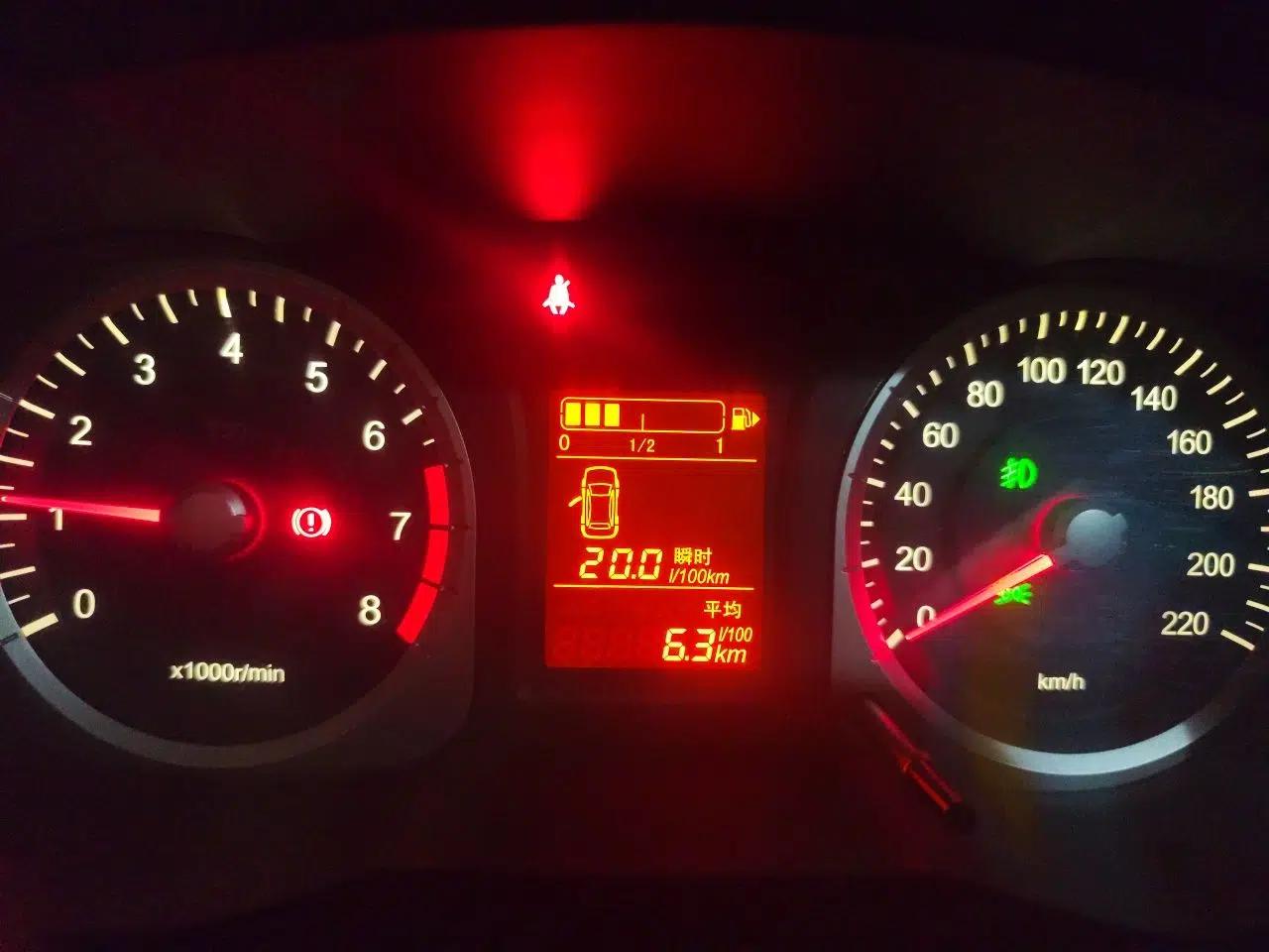 Venucia D50 2013 1.6L Manual Luxury Edition — миниатюра 11