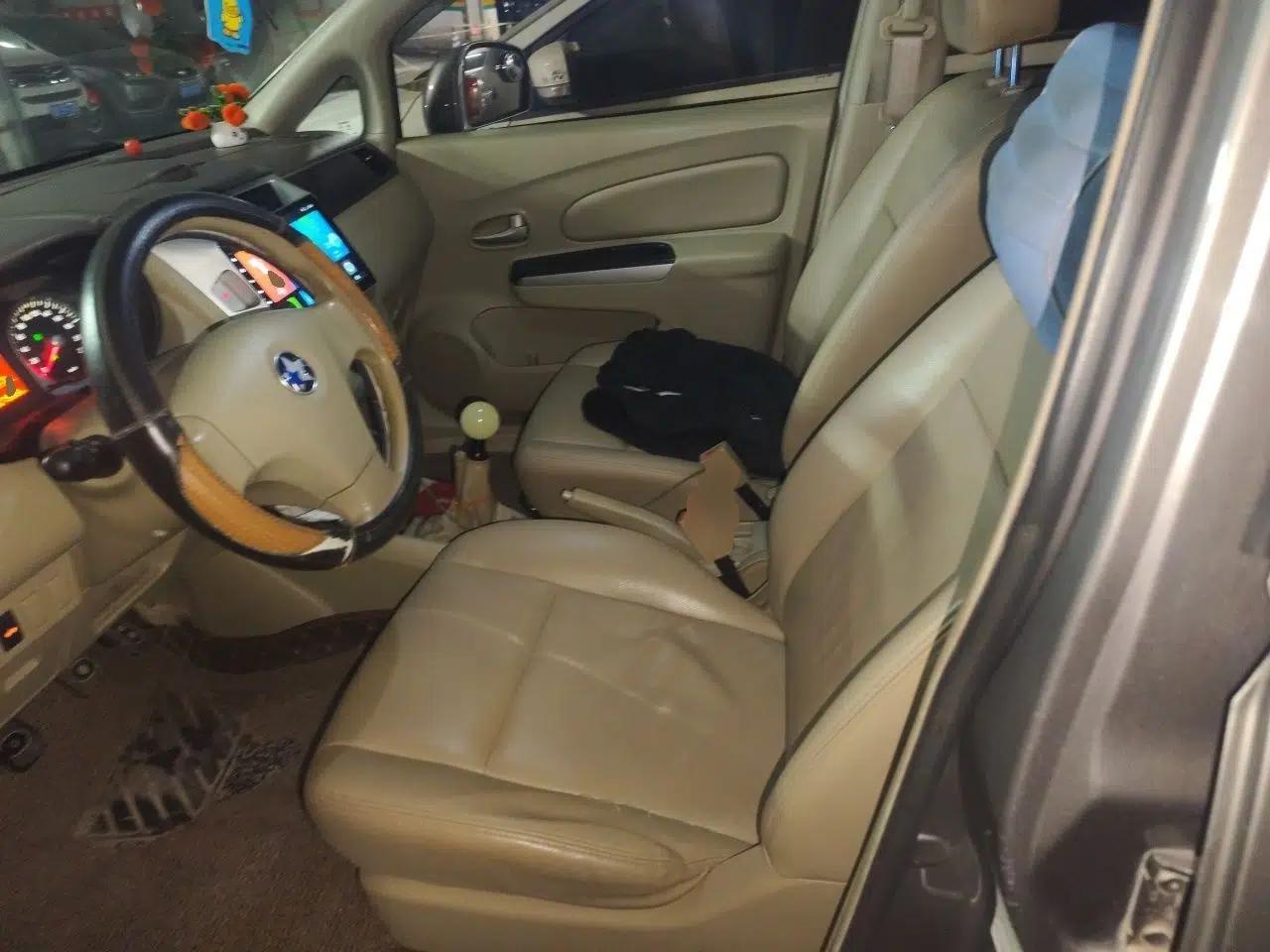 Venucia D50 2013 1.6L Manual Luxury Edition — миниатюра 15