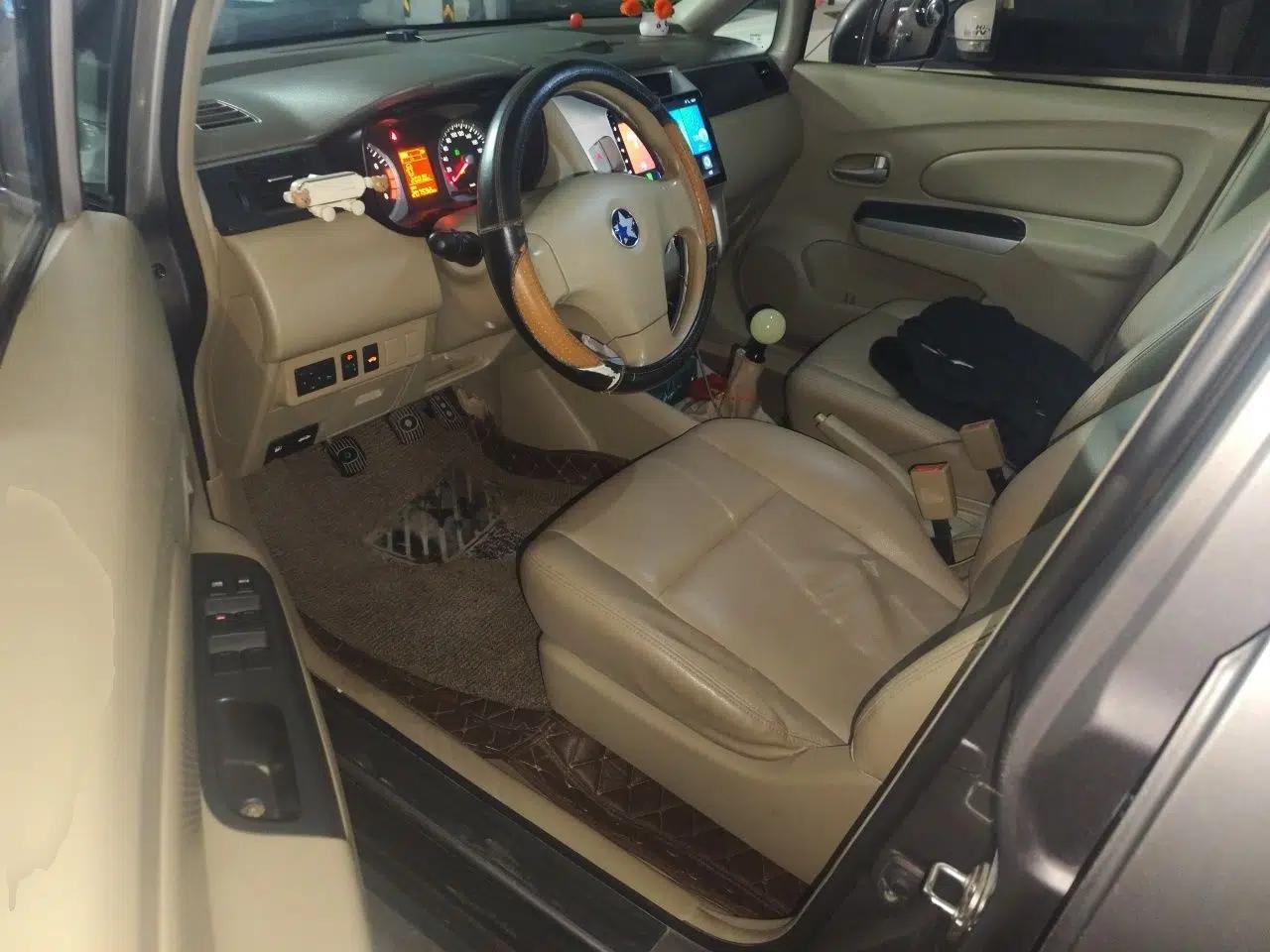 Venucia D50 2013 1.6L Manual Luxury Edition — миниатюра 16