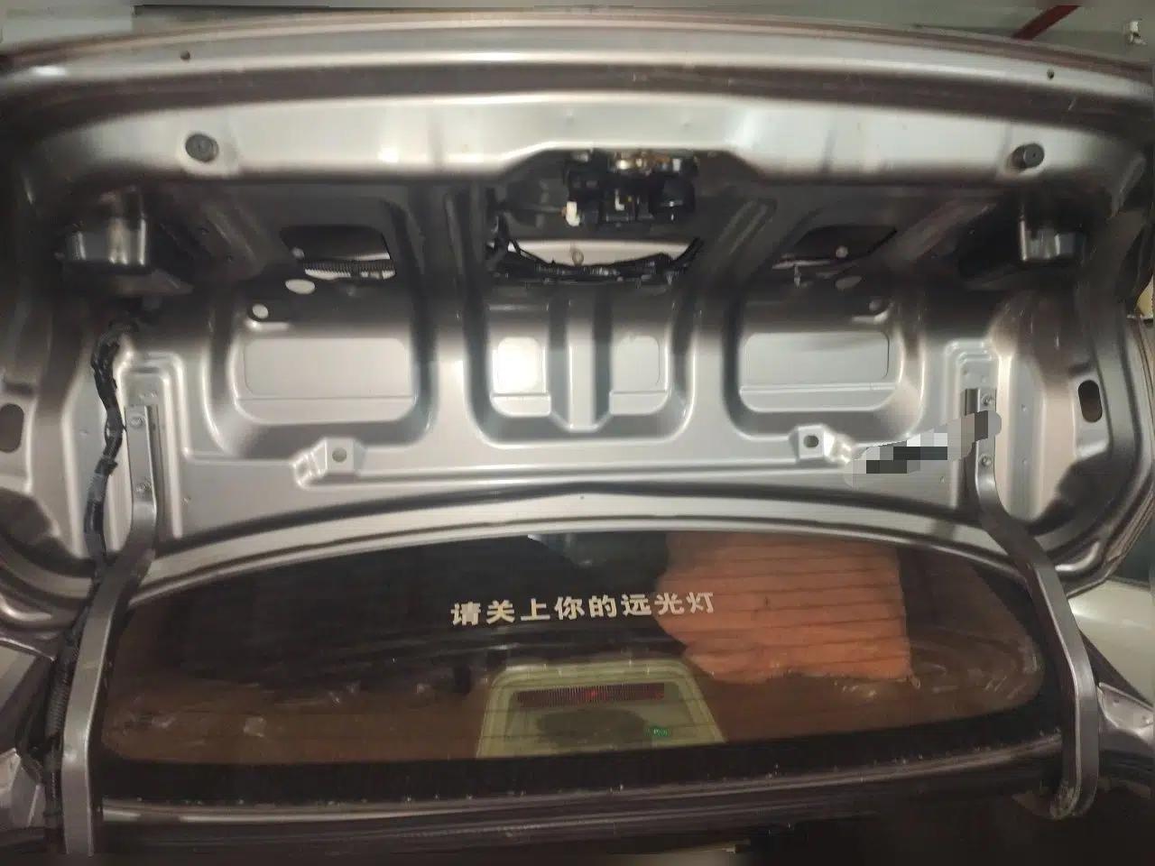 Venucia D50 2013 1.6L Manual Luxury Edition — миниатюра 19