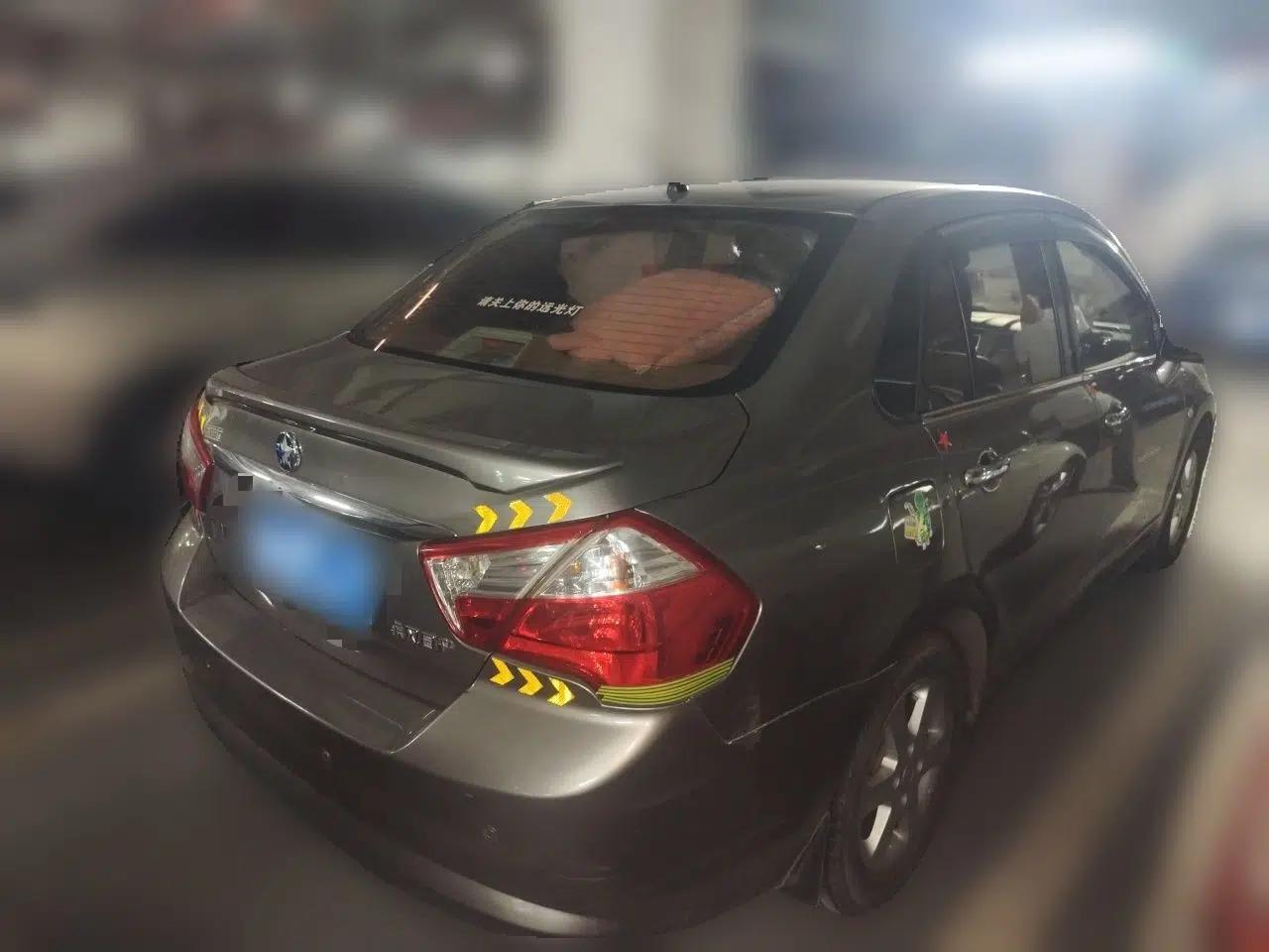 Venucia D50 2013 1.6L Manual Luxury Edition — миниатюра 6