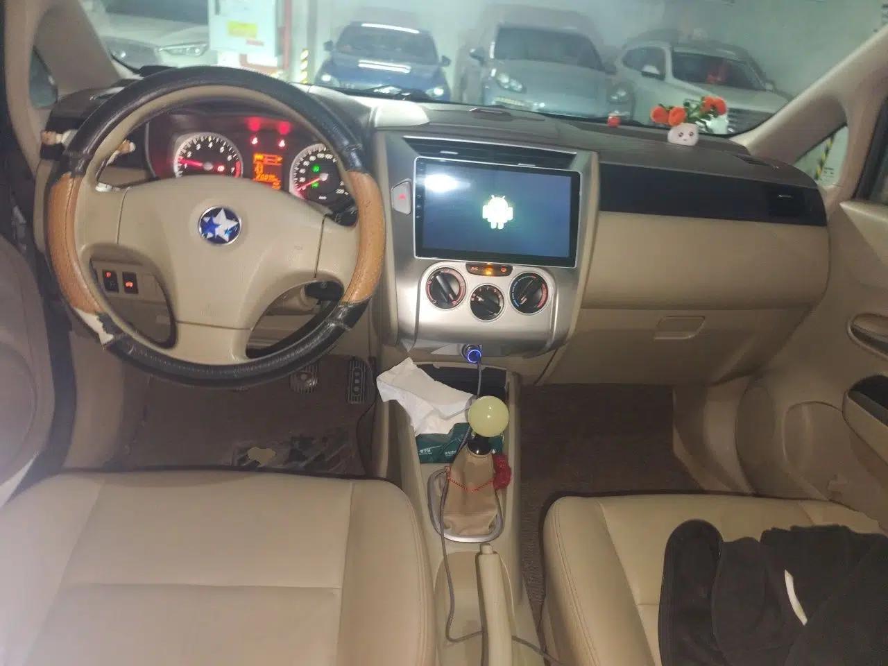 Venucia D50 2013 1.6L Manual Luxury Edition — миниатюра 9