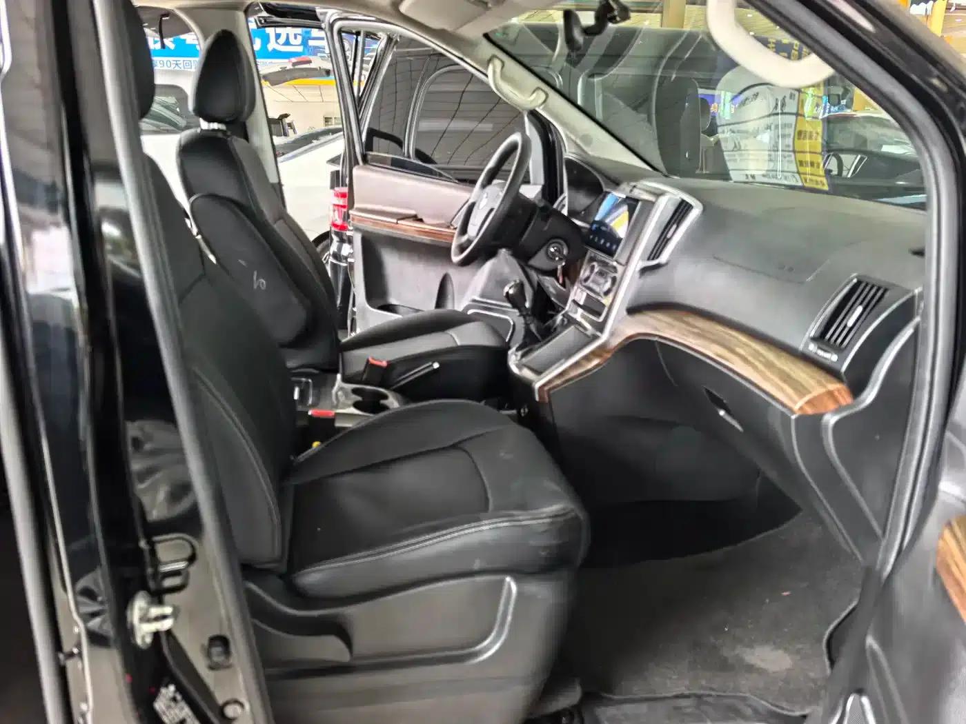 Lingzhi PLUS 2021 2.0L Manual Comfort 7-Seater — миниатюра 4
