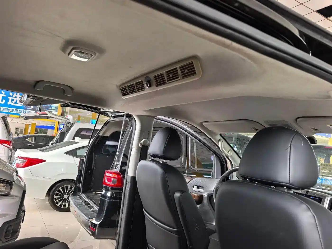 Lingzhi PLUS 2021 2.0L Manual Comfort 7-Seater — миниатюра 6