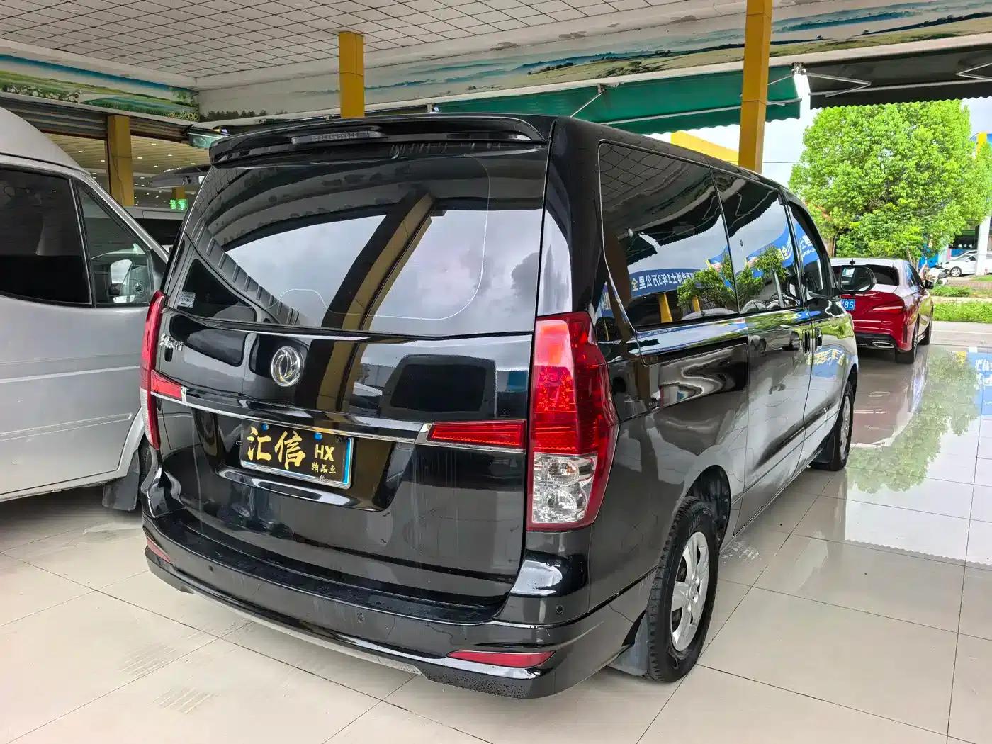 Lingzhi PLUS 2021 2.0L Manual Comfort 7-Seater — миниатюра 9