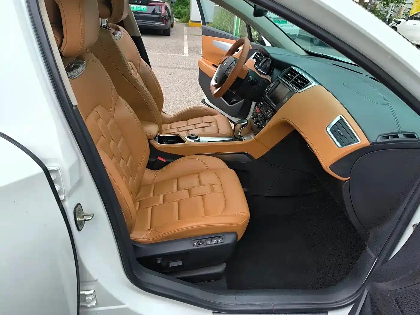 DS 6 2014 1.6T Premium Edition THP160 — миниатюра 9