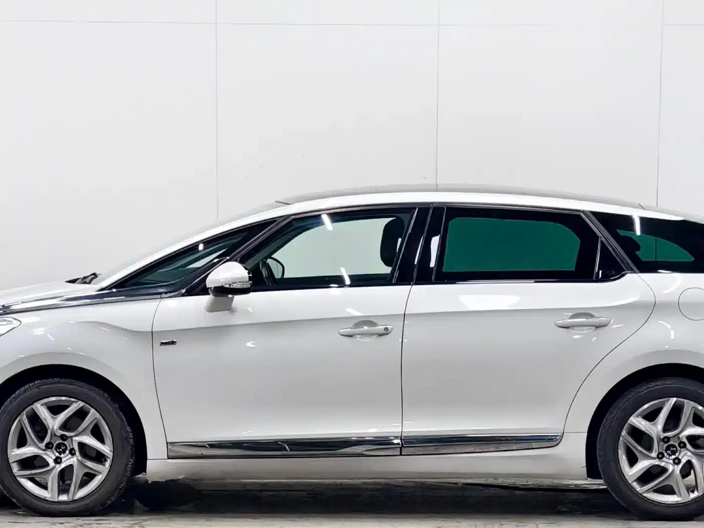 DS 5 2014 1.6T Elegant Edition THP160 — миниатюра 7