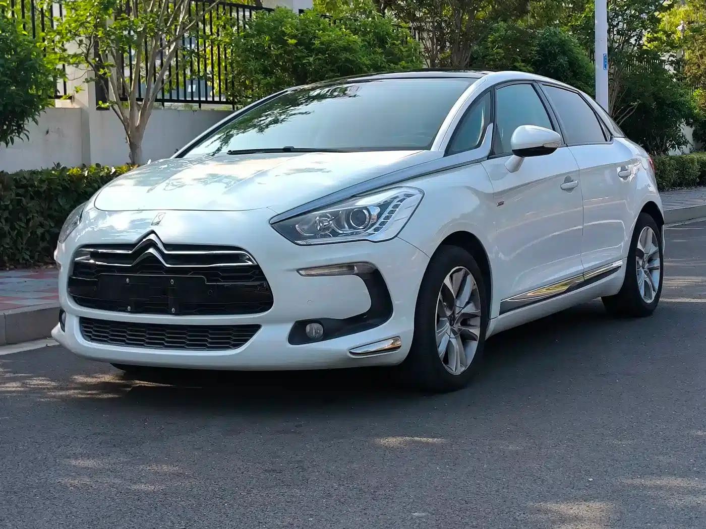 DS 5 2013 1.6T Luxury Edition THP200 — миниатюра 1