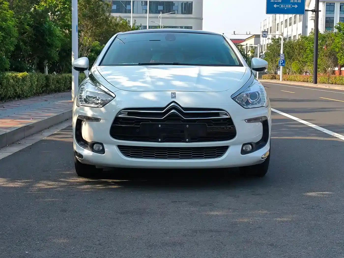 DS 5 2013 1.6T Luxury Edition THP200 — миниатюра 2