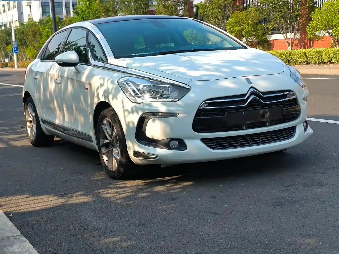 DS 5 2013 1.6T Luxury Edition THP200 — миниатюра 3