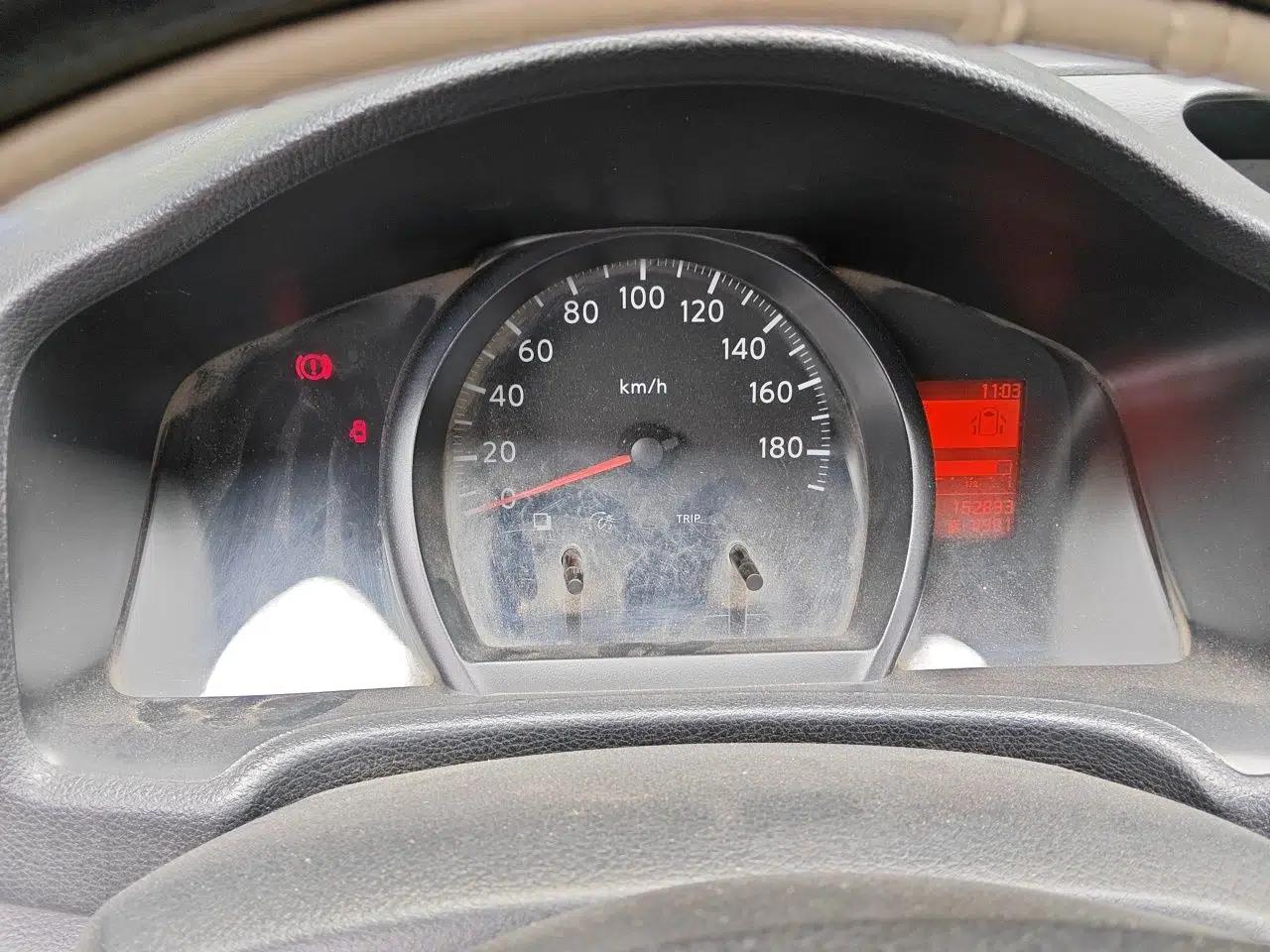 Nissan NV200 2013 1.6L Luxury Model China IV Standard — миниатюра 11