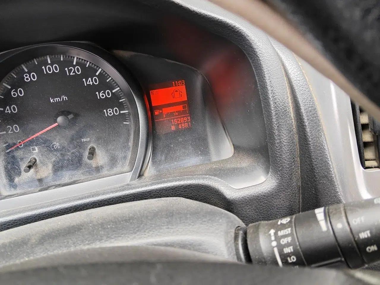 Nissan NV200 2013 1.6L Luxury Model China IV Standard — миниатюра 12