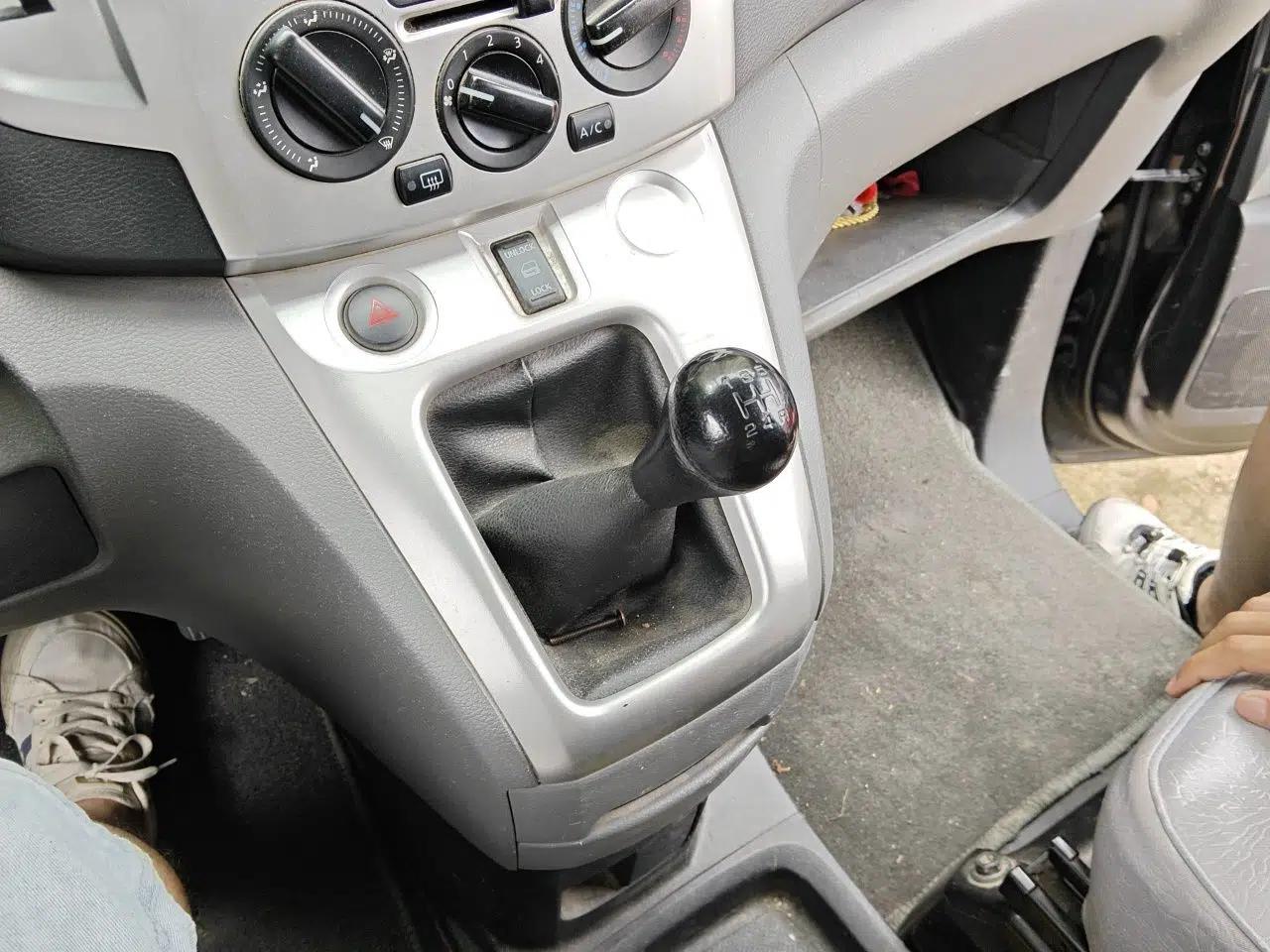 Nissan NV200 2013 1.6L Luxury Model China IV Standard — миниатюра 14