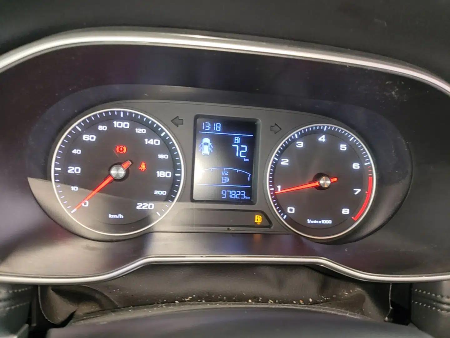 Roewe RX3 2018 1.6L Manual Flagship Edition — миниатюра 14