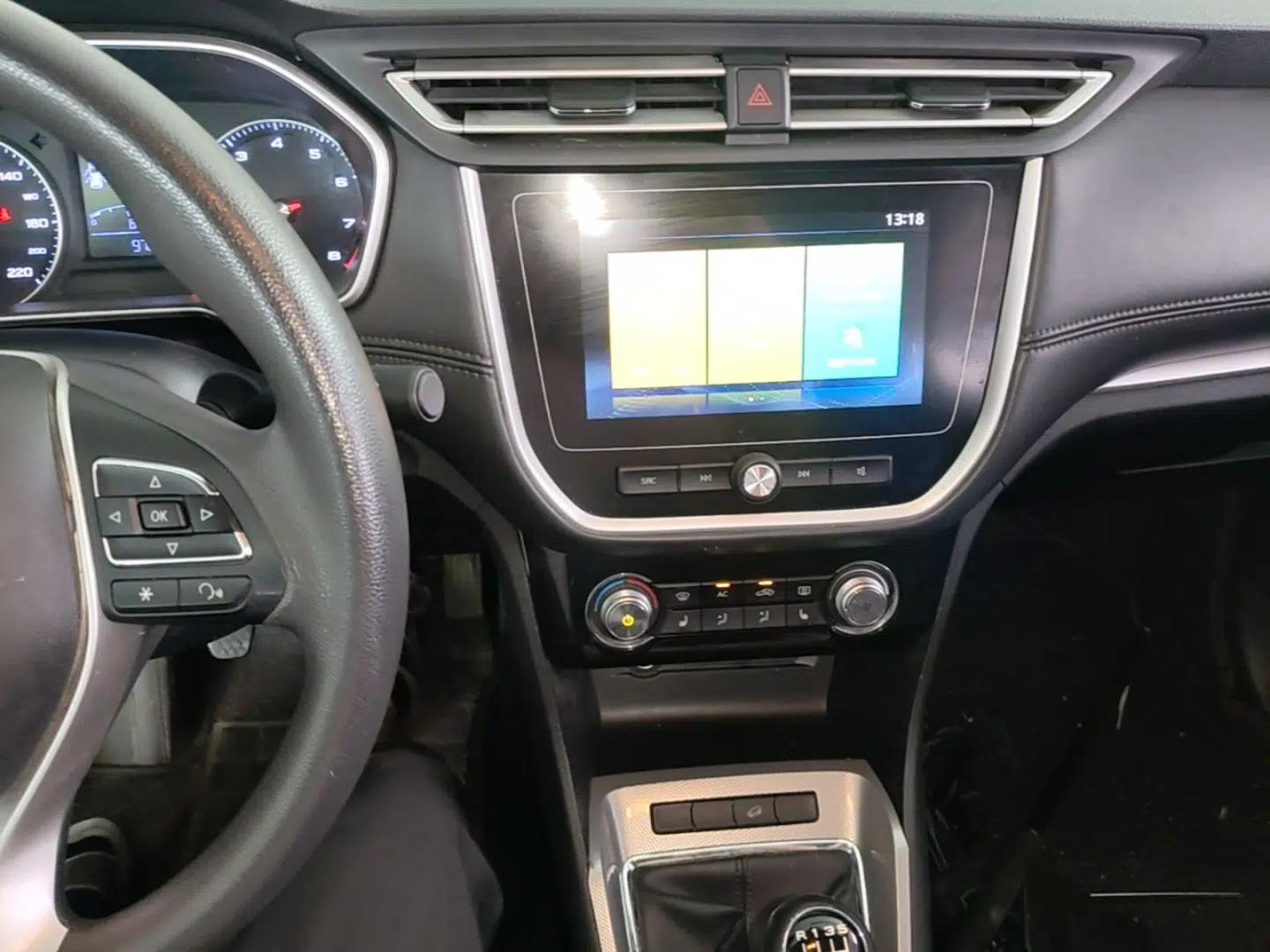 Roewe RX3 2018 1.6L Manual Flagship Edition — миниатюра 15