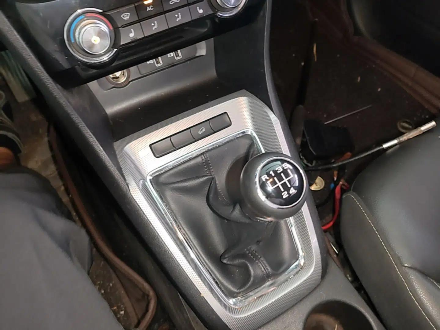 Roewe RX3 2018 1.6L Manual Flagship Edition — миниатюра 16