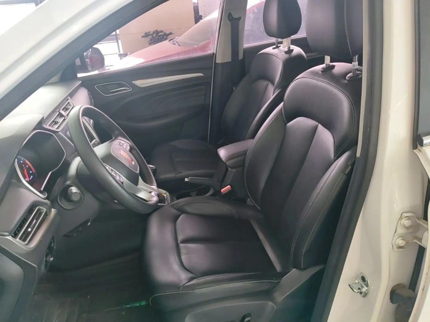 Roewe RX3 2018 1.6L Manual Flagship Edition — миниатюра 17