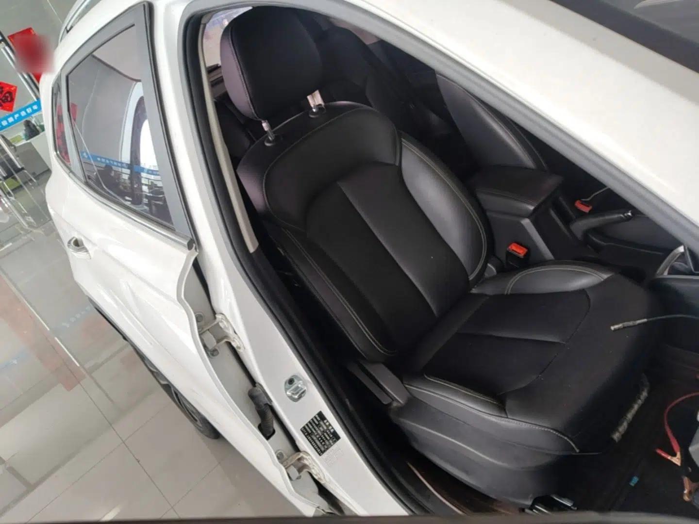 Roewe RX3 2018 1.6L Manual Flagship Edition — миниатюра 19