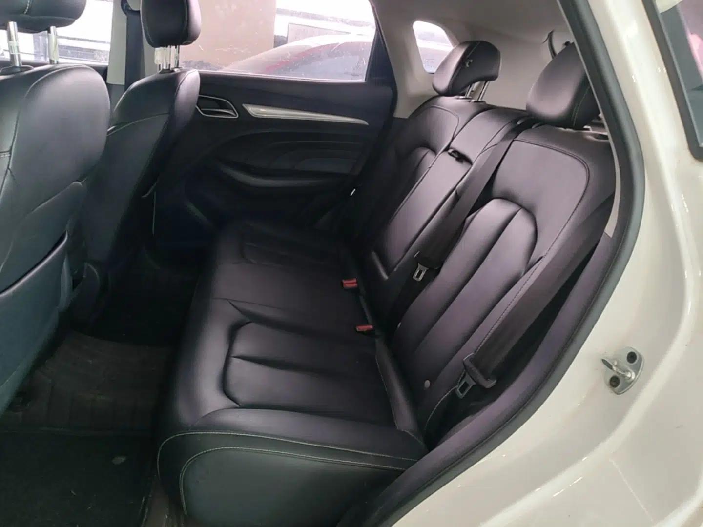 Roewe RX3 2018 1.6L Manual Flagship Edition — миниатюра 20