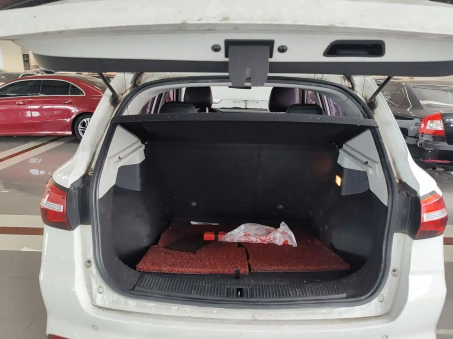 Roewe RX3 2018 1.6L Manual Flagship Edition — миниатюра 22